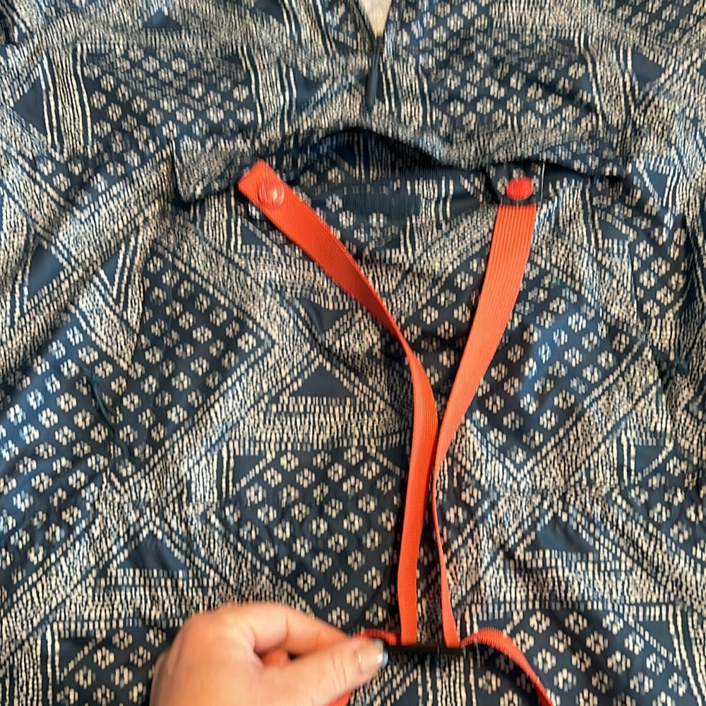 The North Face stowaway rain coat - Picture 3 of 6